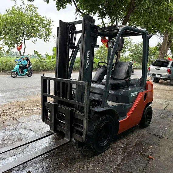 ban-xe-nang-toyota-cu