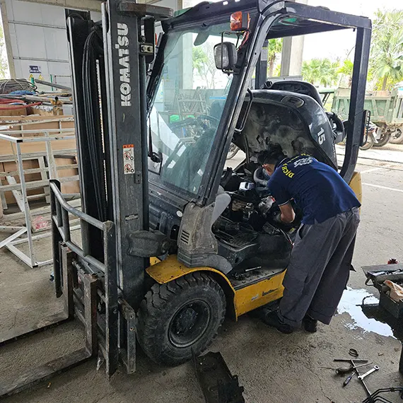 dich-vu-sua-chua-xe-nang-komatsu