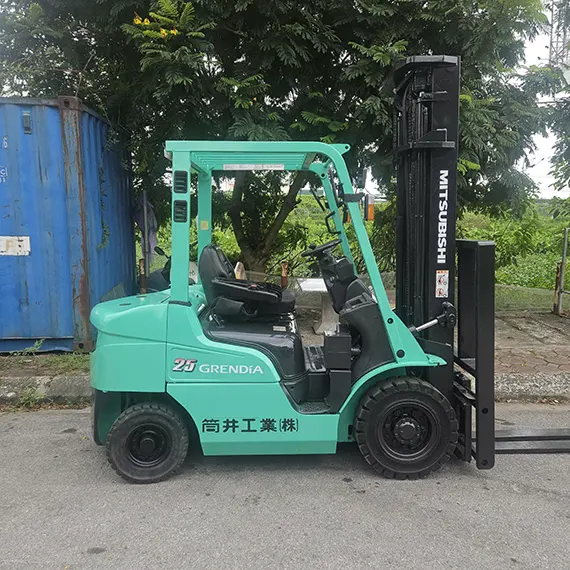xe-nang-bai-nhat-2,5-tan