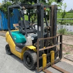 Xe Nâng Komatsu 2 Tấn - Khung Nâng Chui Container - Số Tự Động